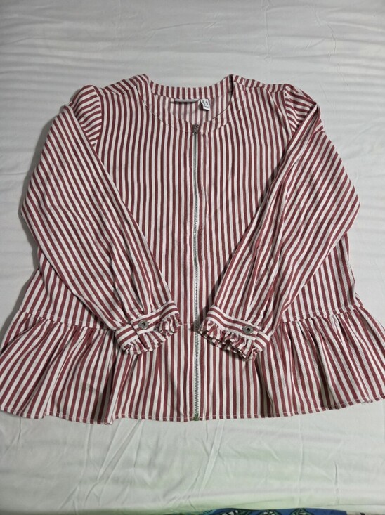 d&co Tops - D & Co Chic Striped Red and White Zip Front Peplum Jacket Or Top. Sz XL